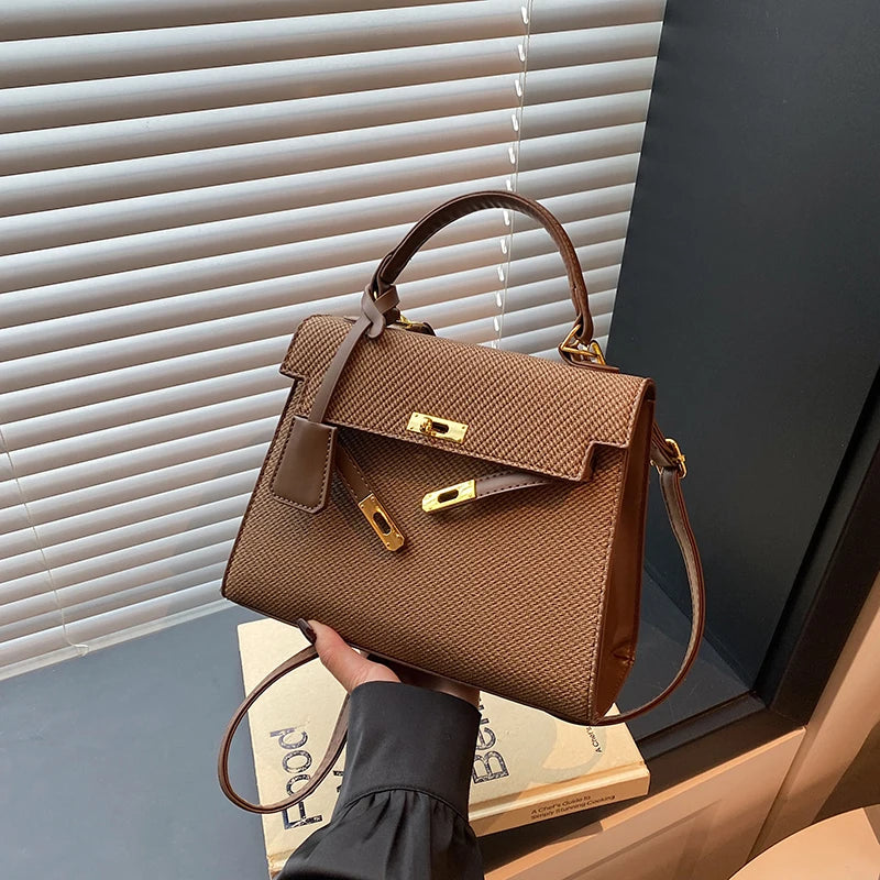 High-End Unique Shopper Bag for Leisure Women Large Capacity Eco-Friendly Solid Color Simple Vintage Fashion Style