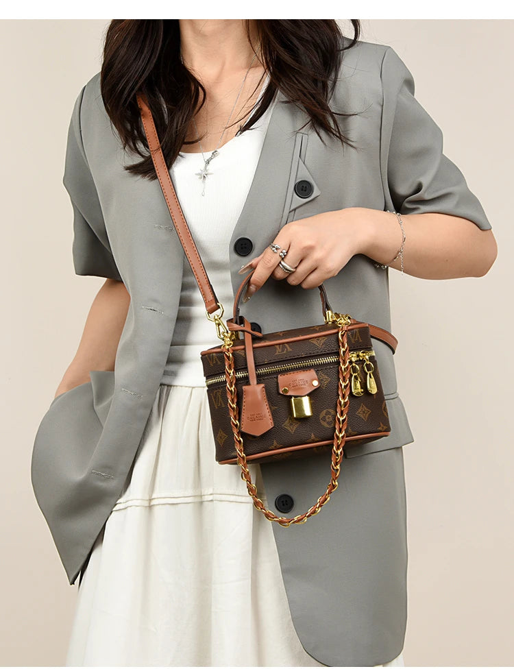 Famous Fashion Women's Zipper Crossbody Bag Paris Designer Inspired Vintage Handbag Suitable For Daily Use