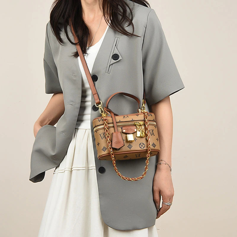 Famous Fashion Women's Zipper Crossbody Bag Paris Designer Inspired Vintage Handbag Suitable For Daily Use